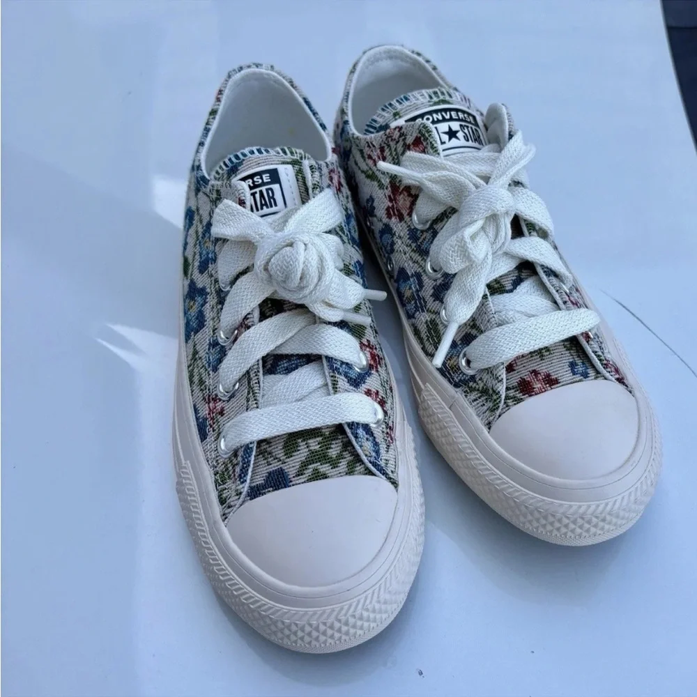 Converse Women's Floral Sneakers - White and Blue - Picture 2 of 16